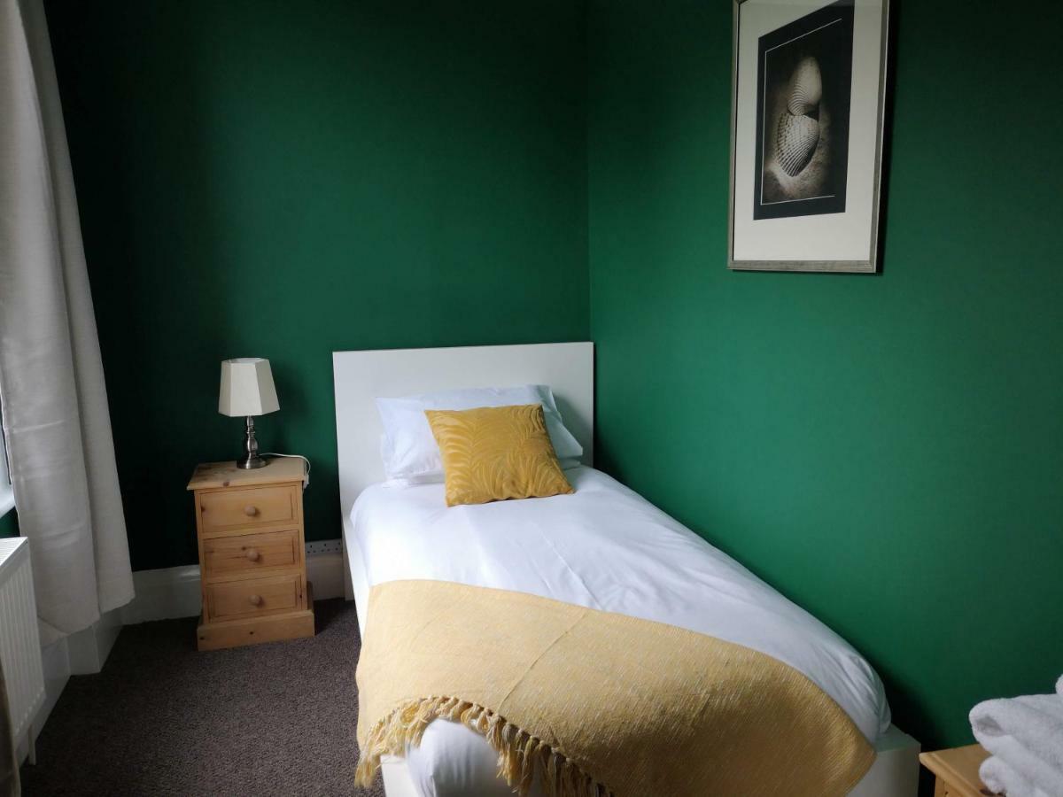 2 Bedroom Apartment At Kent Escapes Short Lets & Serviced Accommodation Kent, Bouverie Escape Folkestone With Wifi מראה חיצוני תמונה